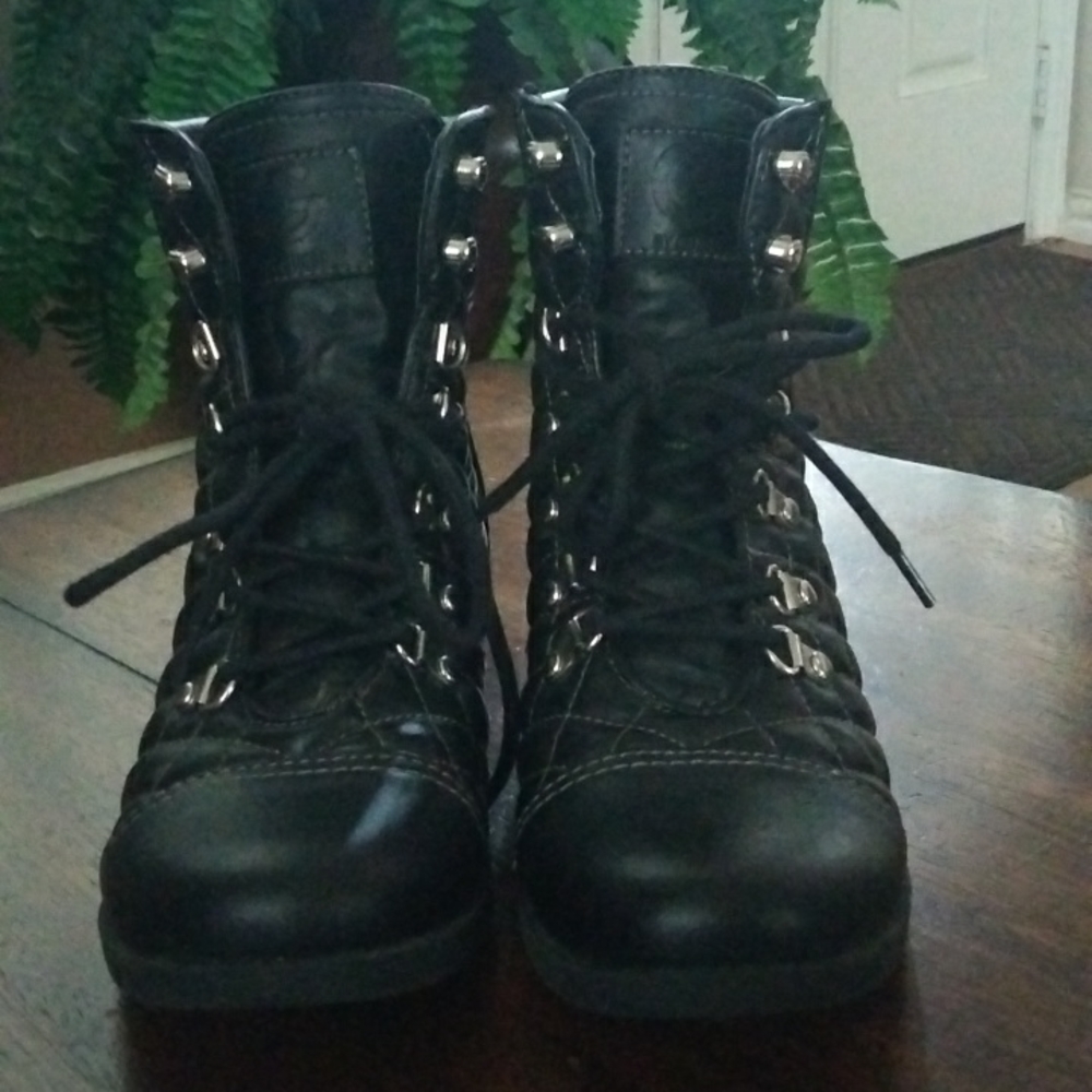 Guest letter Boots size 6.5